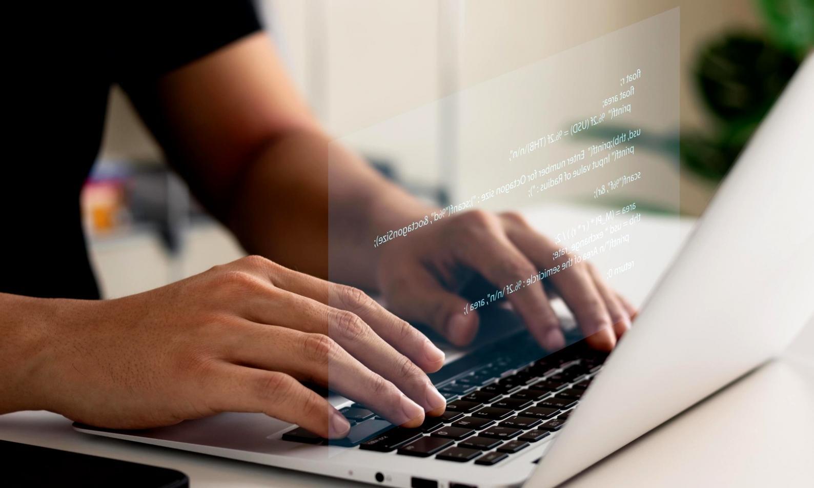 Zespół analizujący dane finansowe podczas wdrożenia systemu automatyzacji